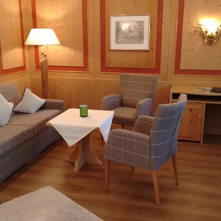Hotel Hotel Restaurant Neu Meran 3*