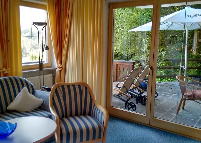 Hotel Hotel Restaurant Neu Meran 3*